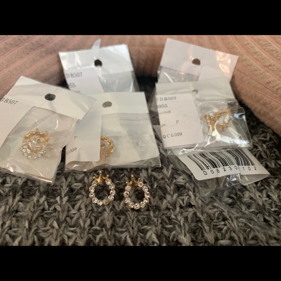 Accessories - Crown earring